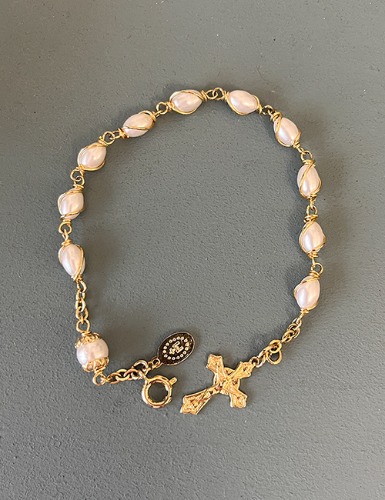 PEARL CHAINED BRACELET IN GOLD