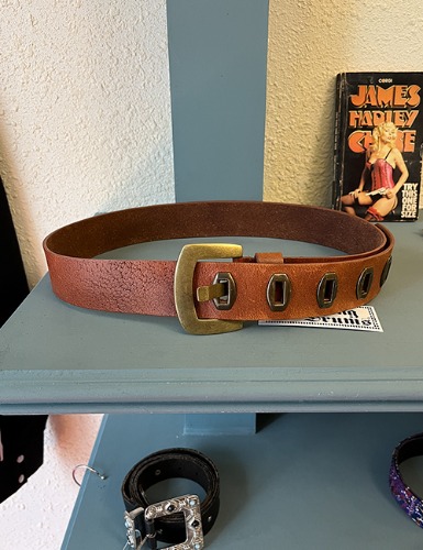 BOLD BUCKLE CLASSIC BROWN LEATHER BELT