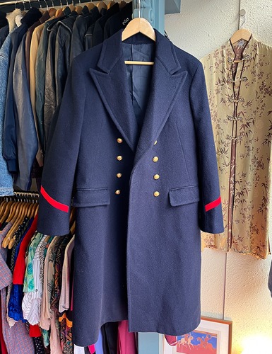 DOUBLE BREASTED PEAKED LAPEL WOOL COAT